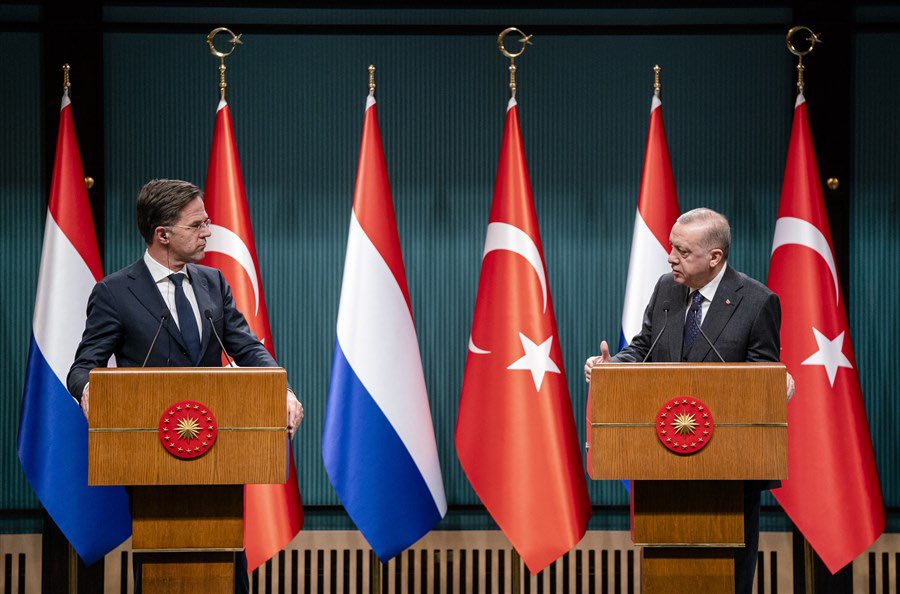 Ердоган заяви, че продължава контактите с Путин и Зеленски