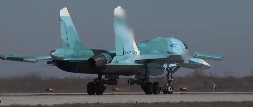 Самолет Су-34 на руската ВВС е унищожил военна техника на въоръжените сили на Украйна (Видео)