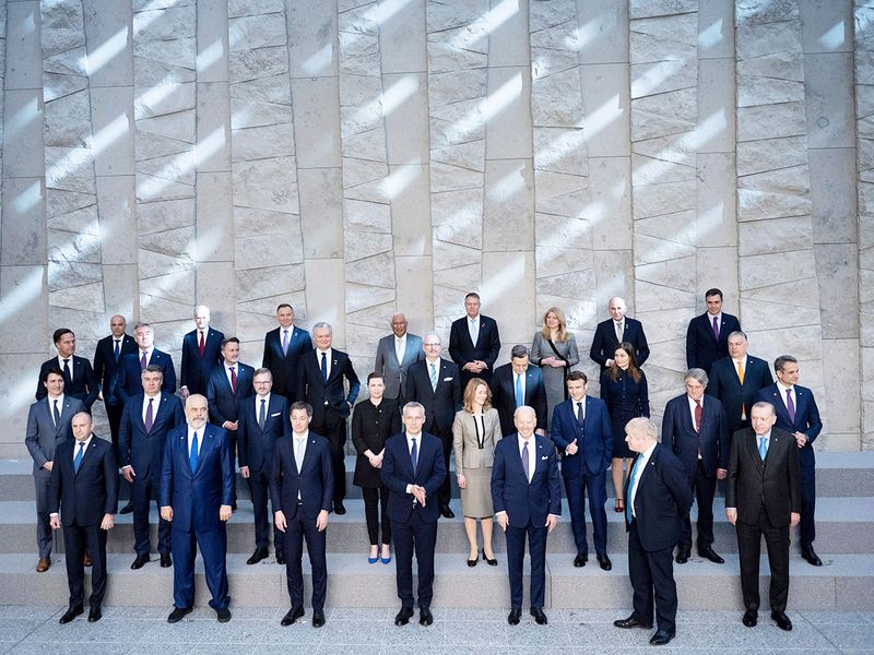 НАТО изпраща 900 военнослужещи в България