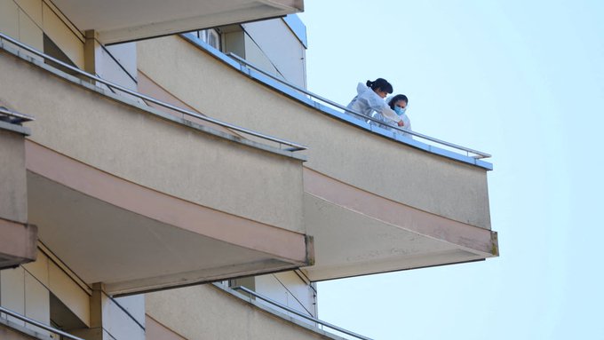 Швейцарската полиция разследва смъртта на семейство след падане от 7-етажна сграда