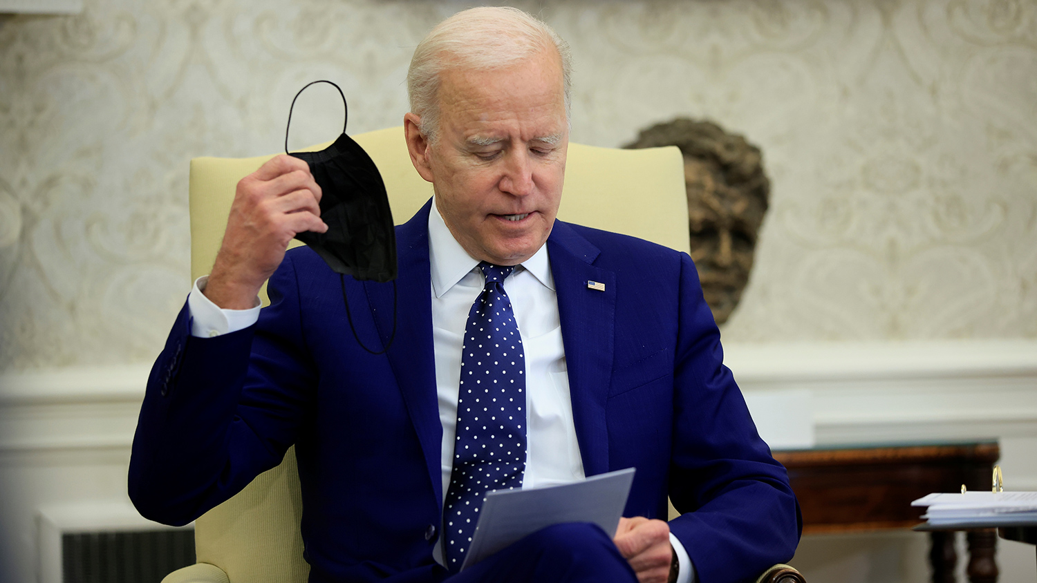 Байдън се срещна с двама украински министри във Варшава