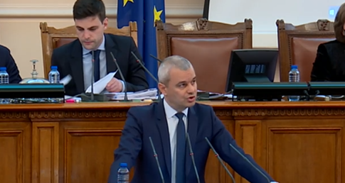 Костадин Костадинов: Ако някой тук иска да дава бомби на Украйна, нека да си направи сметка, че утре някоя от тях може да падне върху българския кораб