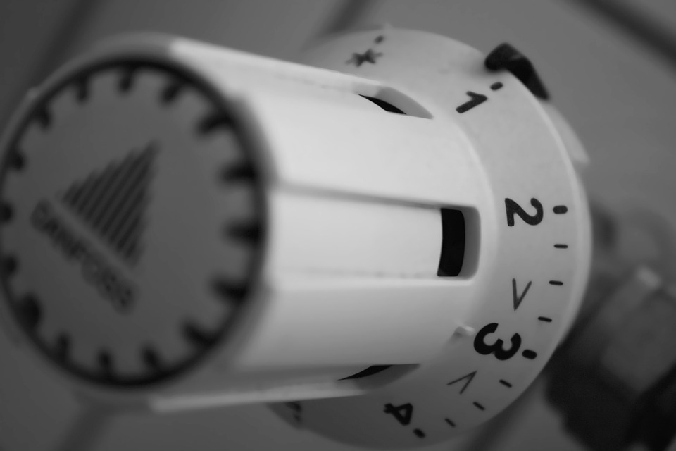 Пада мораториумът върху цените на тока, парното и водата за битовите потребители