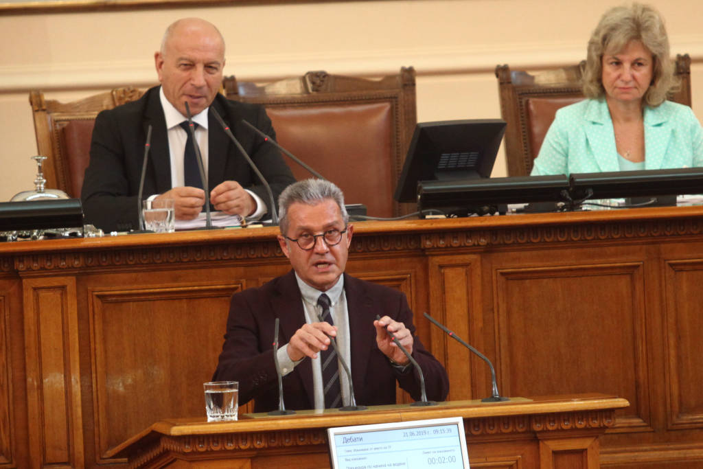 Йордан Цонев: Премиерът смята, че днес е професионалният му празник, тъй като е деня на шегата и лъжата (ВИДЕО)