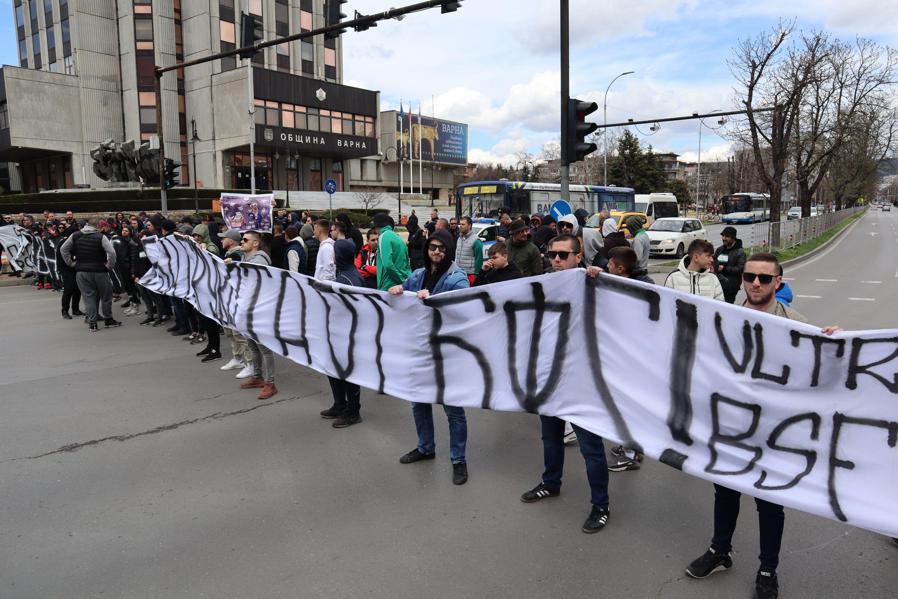 Протест срещу БФС и във Варна