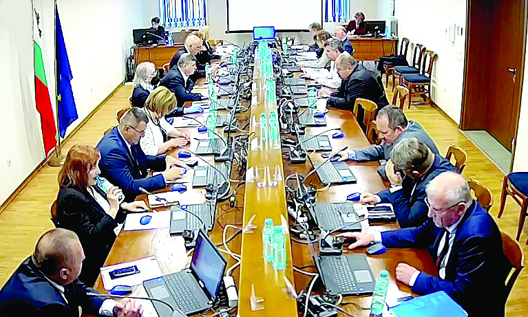 Решават за отстраняване на Иван Гешев на 12 април