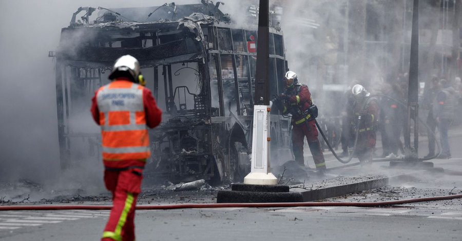 Автобус се запали в центъра на Париж