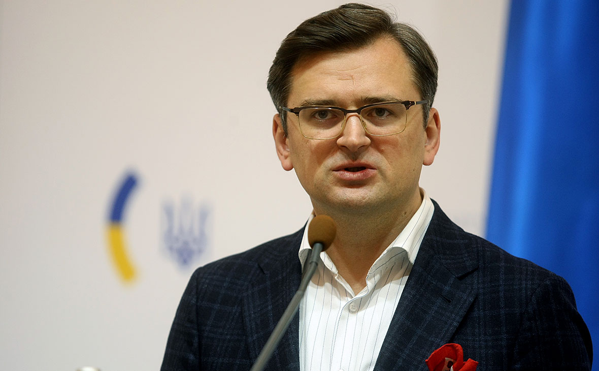 Кулеба: Лицемерие е да се доставя само защитно оборудване в Украйна