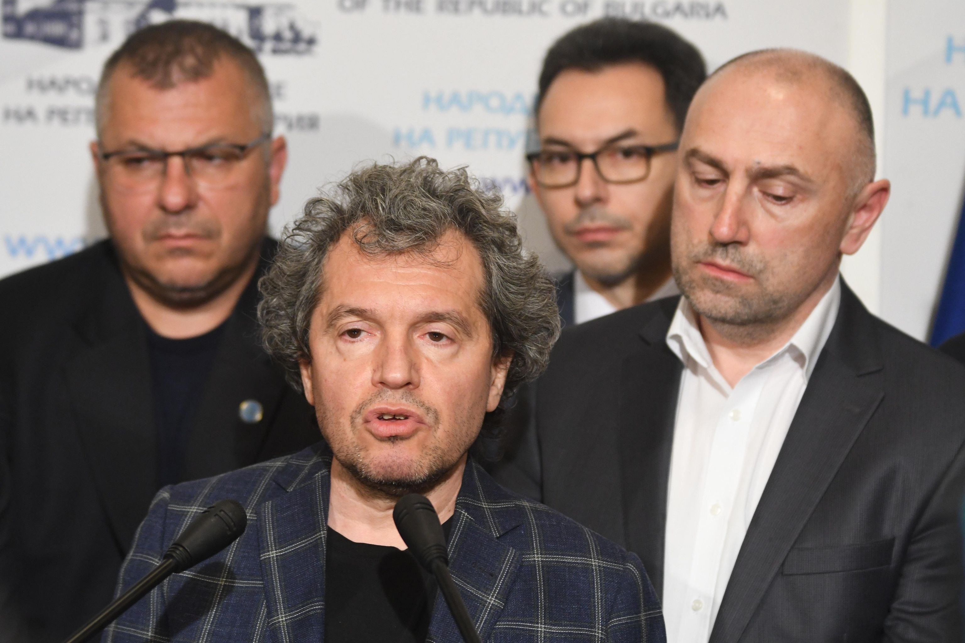 Мутренски методи към Каримански: Кой има интерес да победи Гюров, освен Петков, Василев и Лорер?