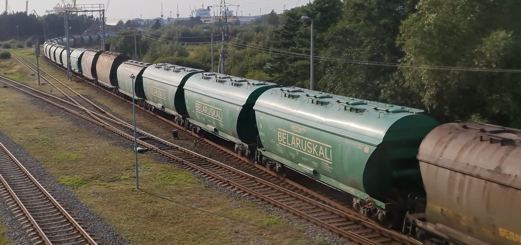 Беларус обяви, че санкциите са на път да унищожат ключови сектори на икономиката му