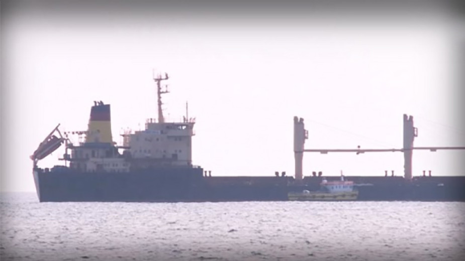 Морски капитан: Извеждането на кораба "Царевна" от пристанището в Мариупол не е реалистично