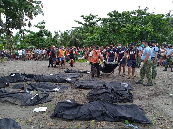 Най-малко 121 души са загинали в свлачища и наводнения във Филипините