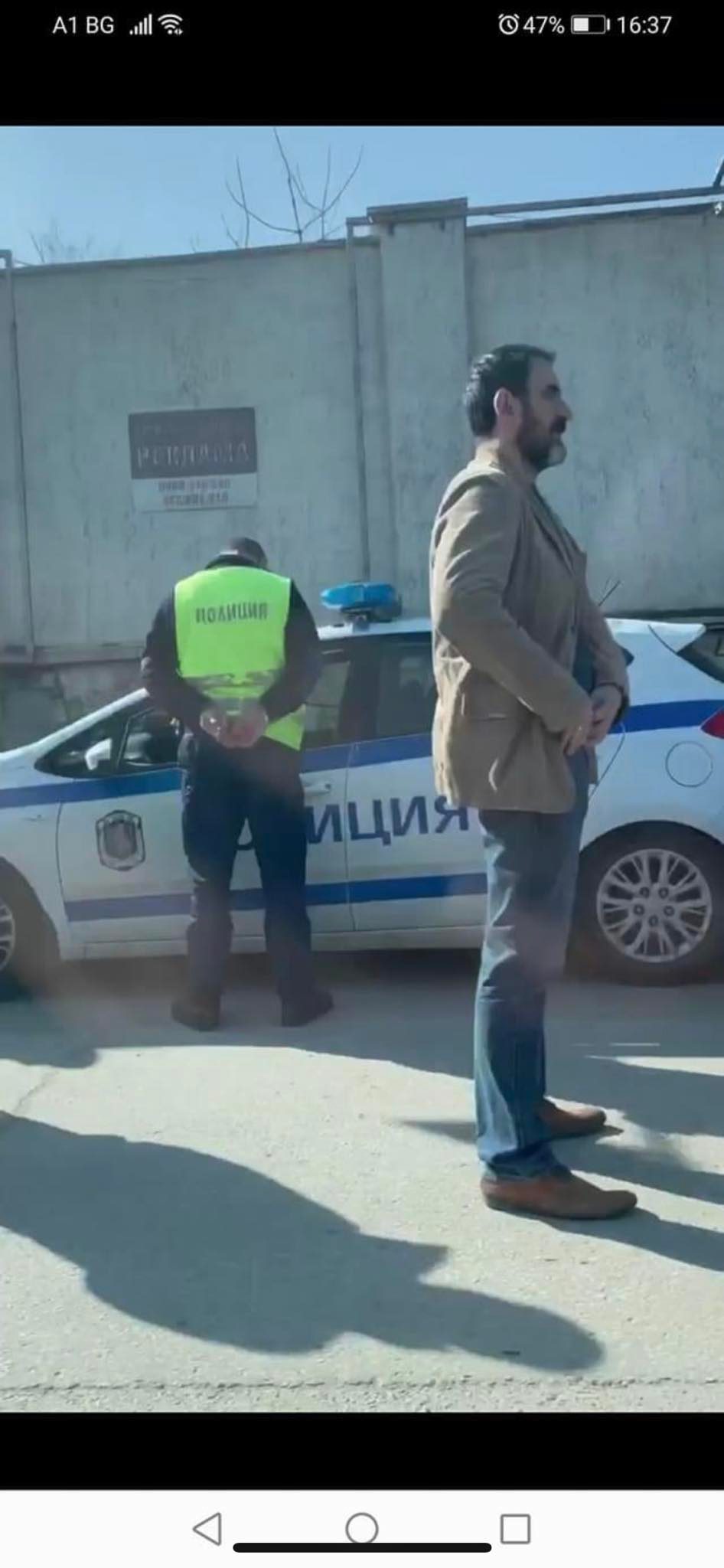 Задържаха за подкупи двама пътни полицаи
