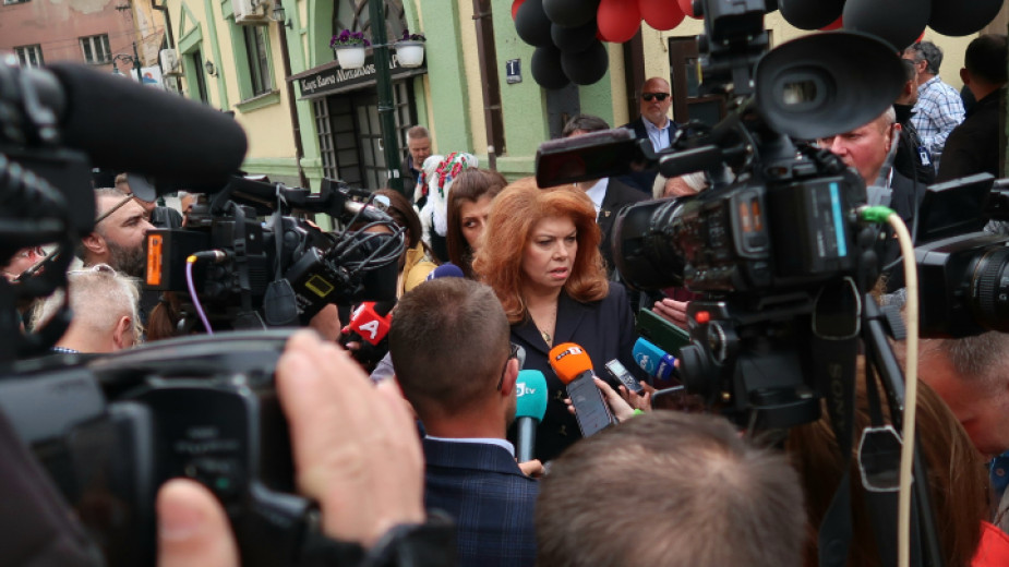 Йотова: Не можем да кажем "да" на еврочленството на РС Македония без гаранции за правата на българите там