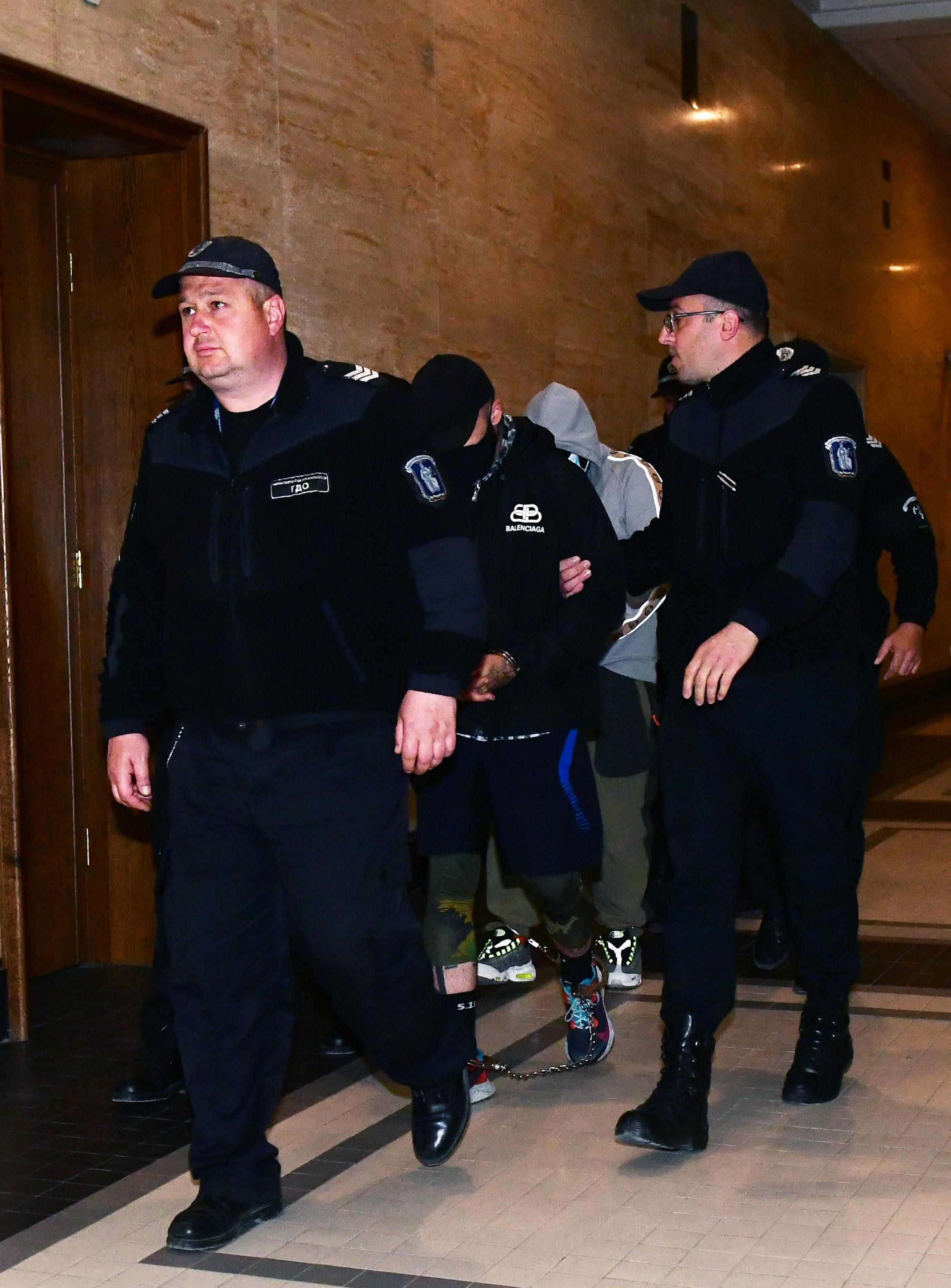 Двама в ареста за разстрела на Ченгето