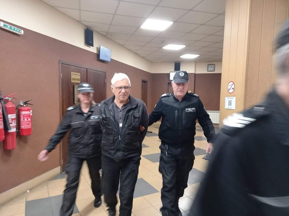 Искат арест за шофьор, убил 2-годишно дете