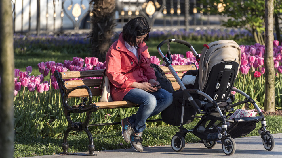 Предлагат допълнителен отпуск на майките