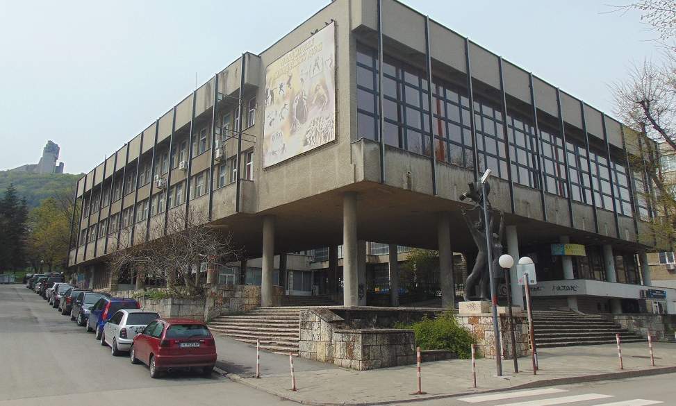 Стартира ремонтът на Младежкия дом в Шумен