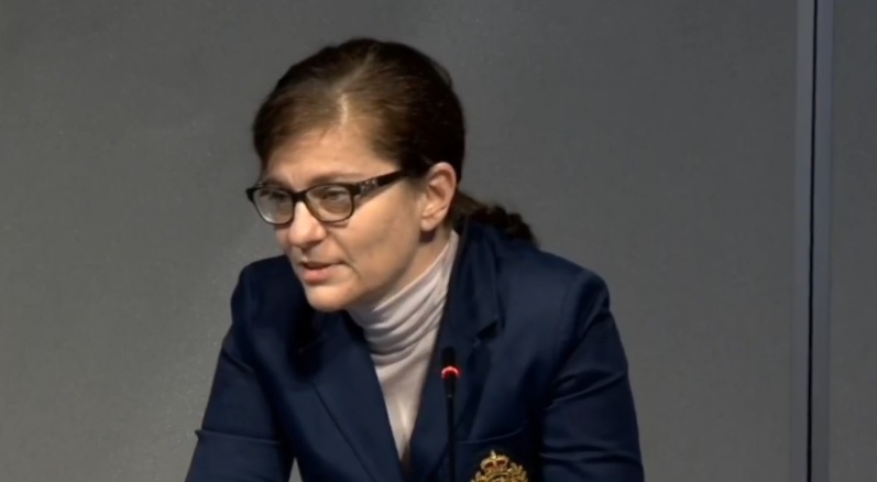 Теодора Генчовска пренебрегва сексапила при общуването си с Кирил Петков