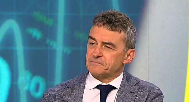 Проф. Иво Петров коментира, че не е изключен нов пик след Великден