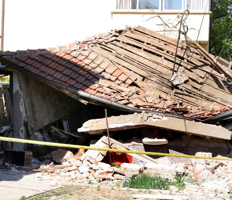 Бойлер се взриви и разруши къща в Пловдивско