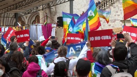 Шествие от Перуджа до Асизи призова за спиране на войната и доставките на оръжие в Украйна