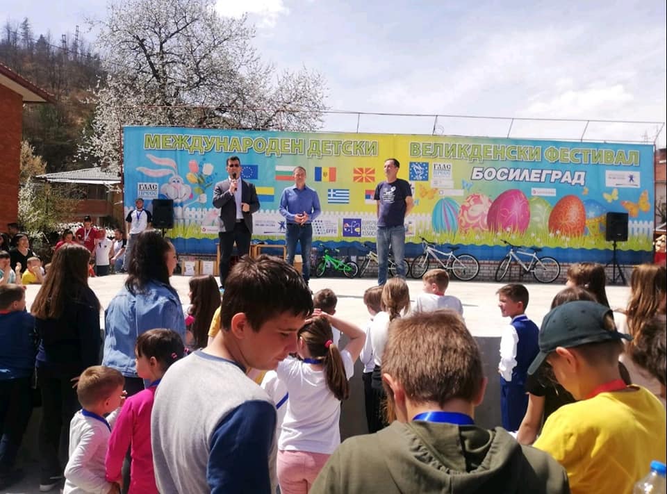 Асим Адемов на Международен детски великденски фестивал в Западните покрайнини (СНИМКИ)