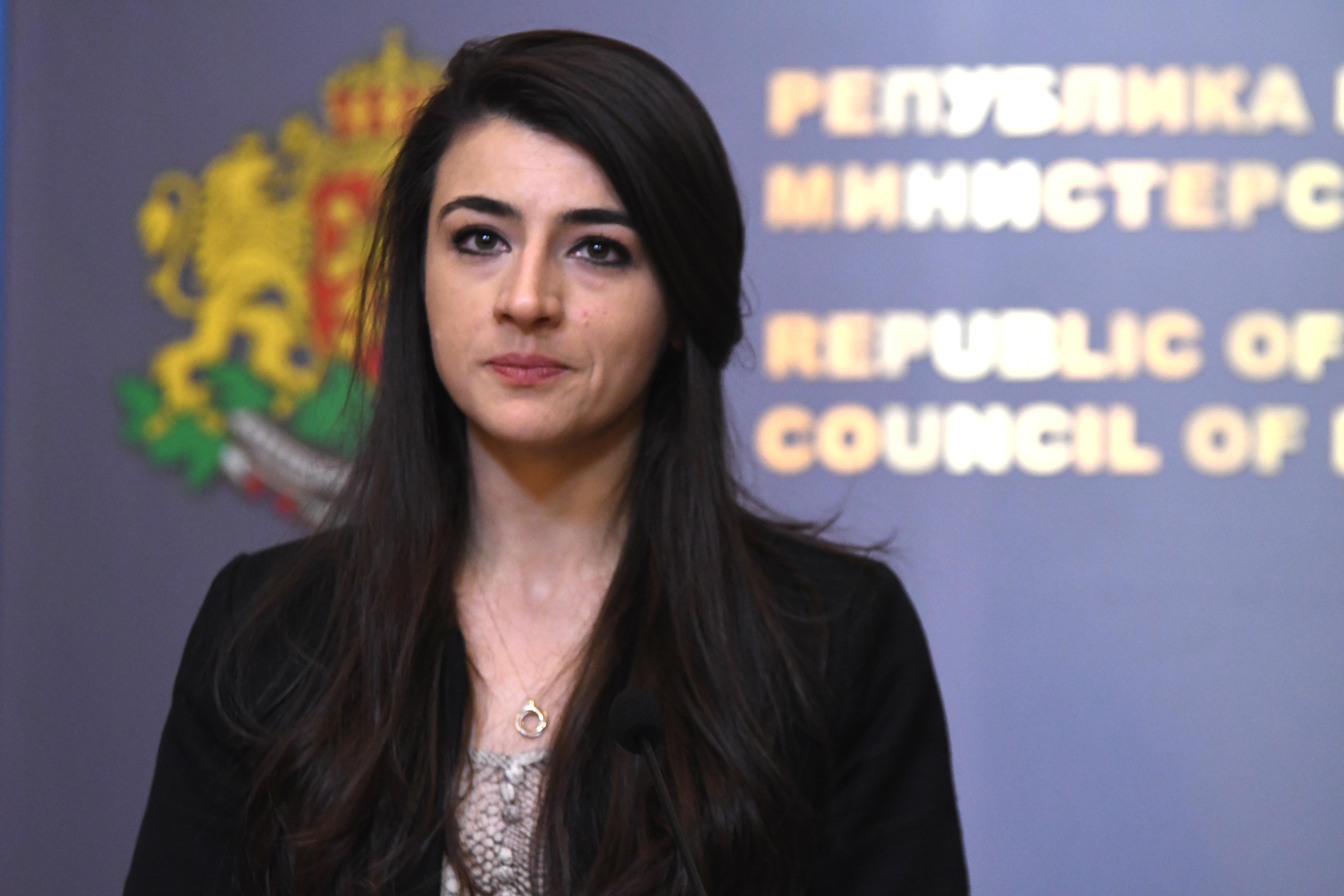 Лена Бориславова: Не ми е известно да има посредник, който да е резервирал капацитета на България за газ