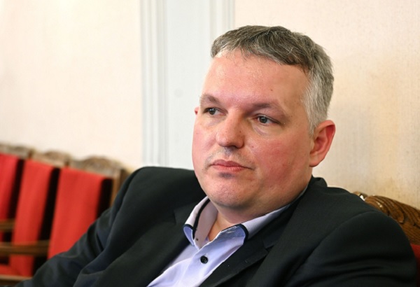 Доц. Антон Тонев: Хартиените рецепти трябва да останат като алтернатива