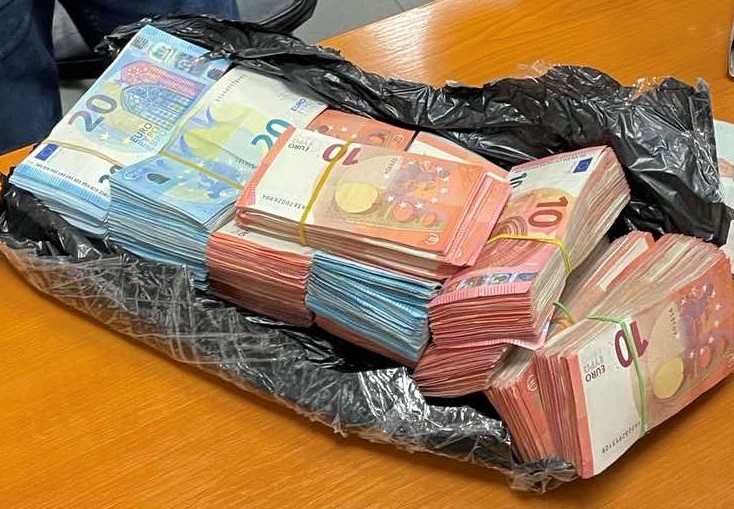 Откриха недекларирана валута за над 800 000 лева на „Капитан Андреево“ (Видео)