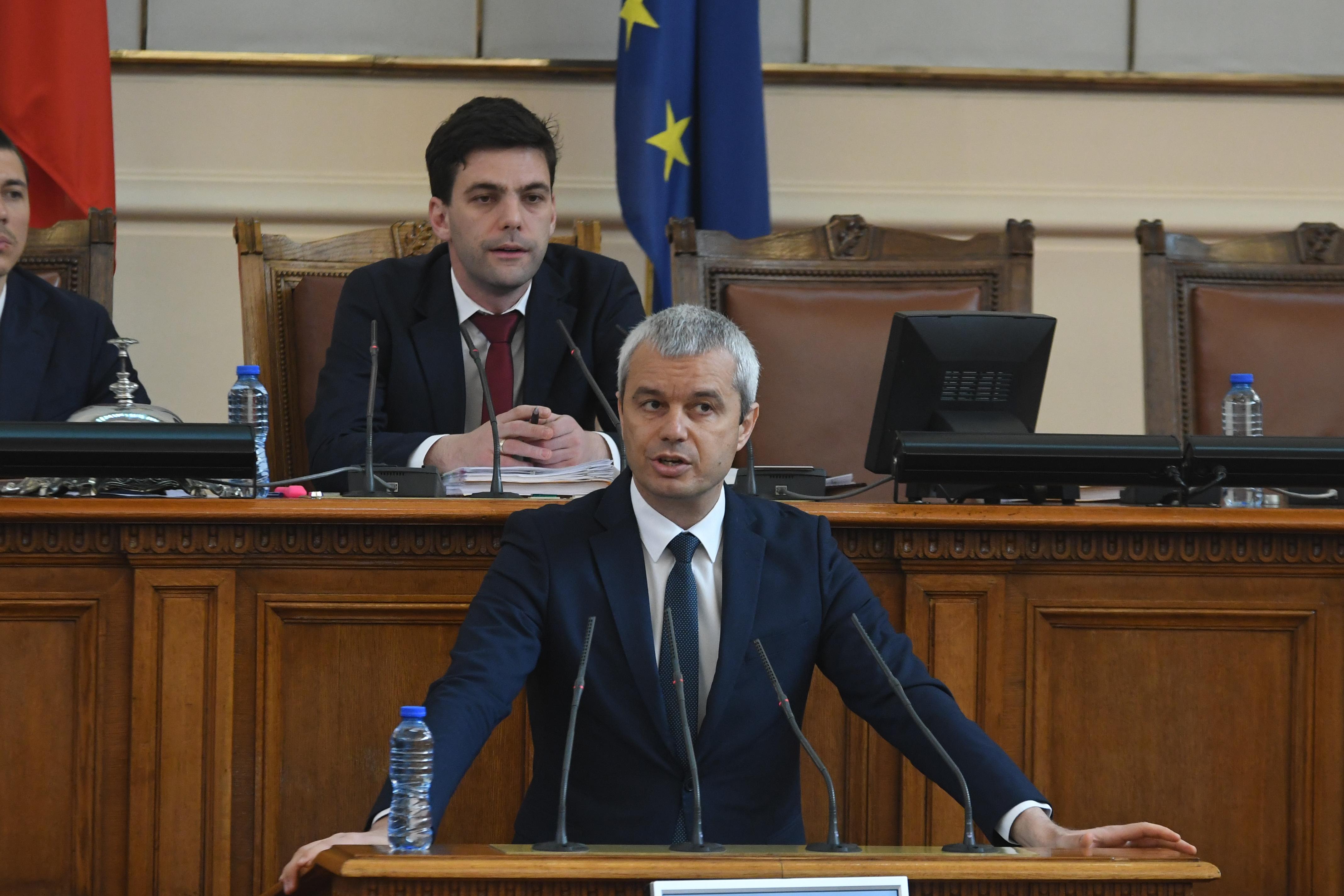 Костадинов: Щом правителството иска война, ще я получи