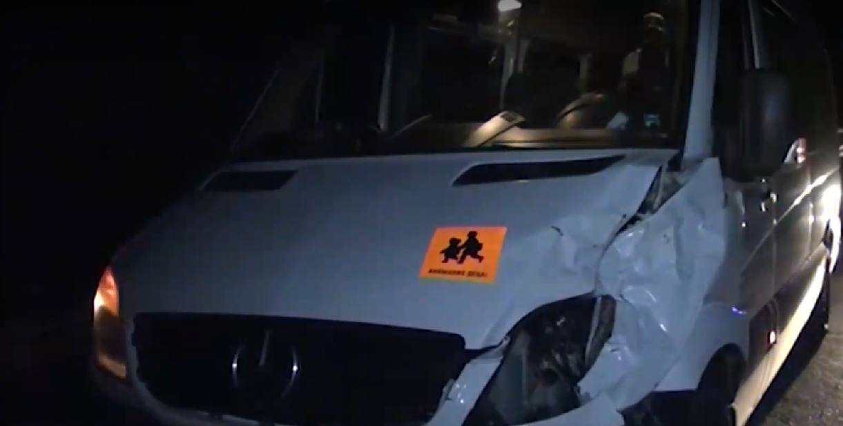 Бус с ученици удари кон на пътя София-Бургас