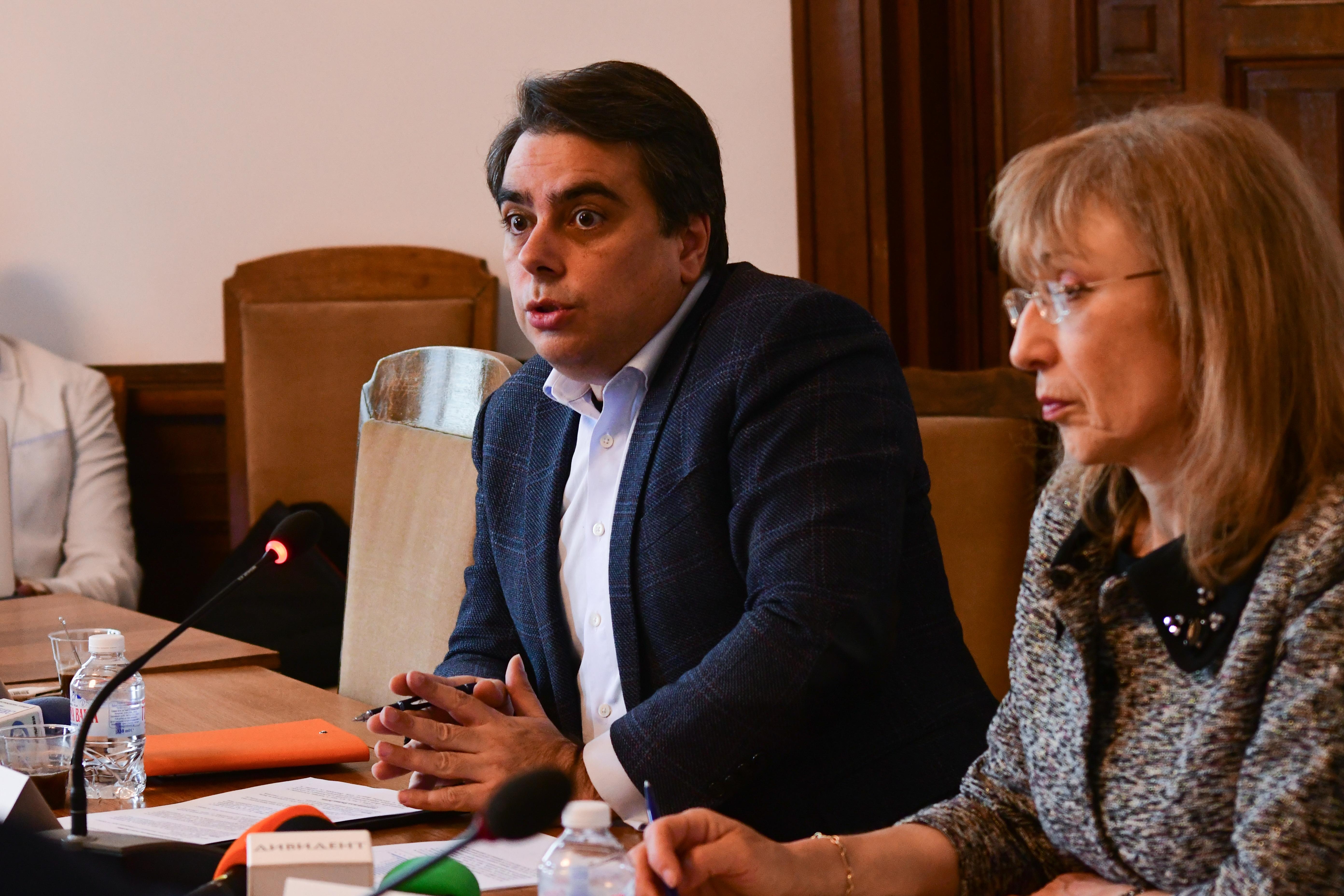 Газът за коли по-евтин с 50 ст. за литър