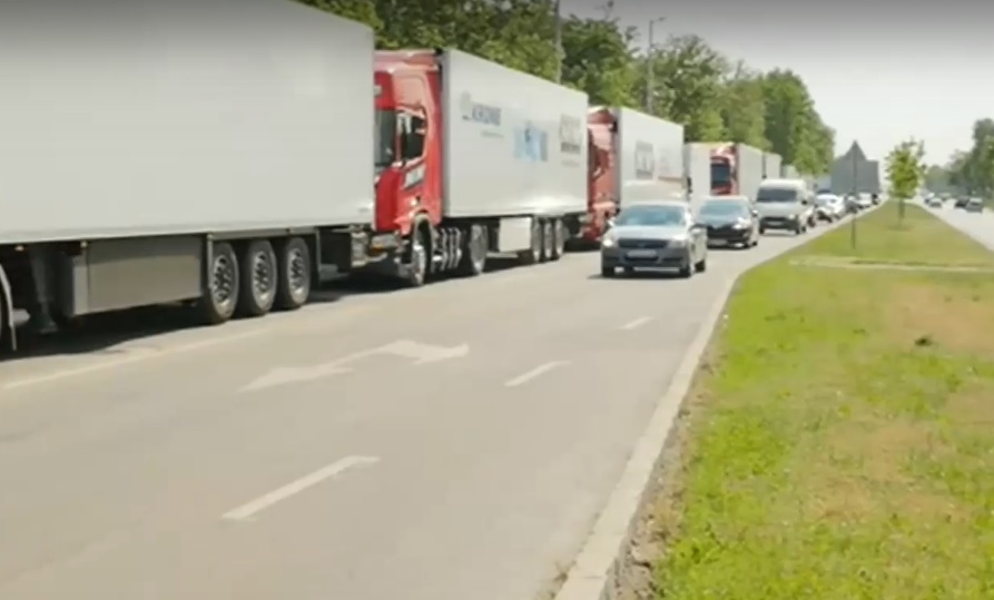 Протестиращи превозвачи блокираха с тирове "Цариградско шосе" в Пловдив