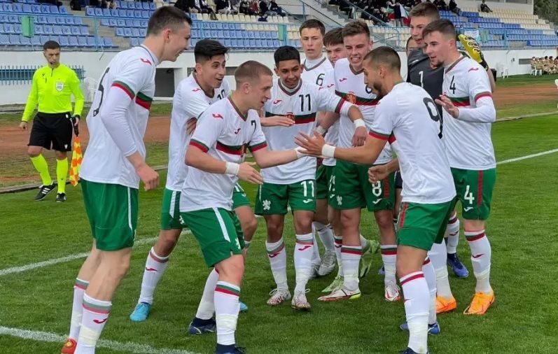 Юношите се целят в 1/4-финал