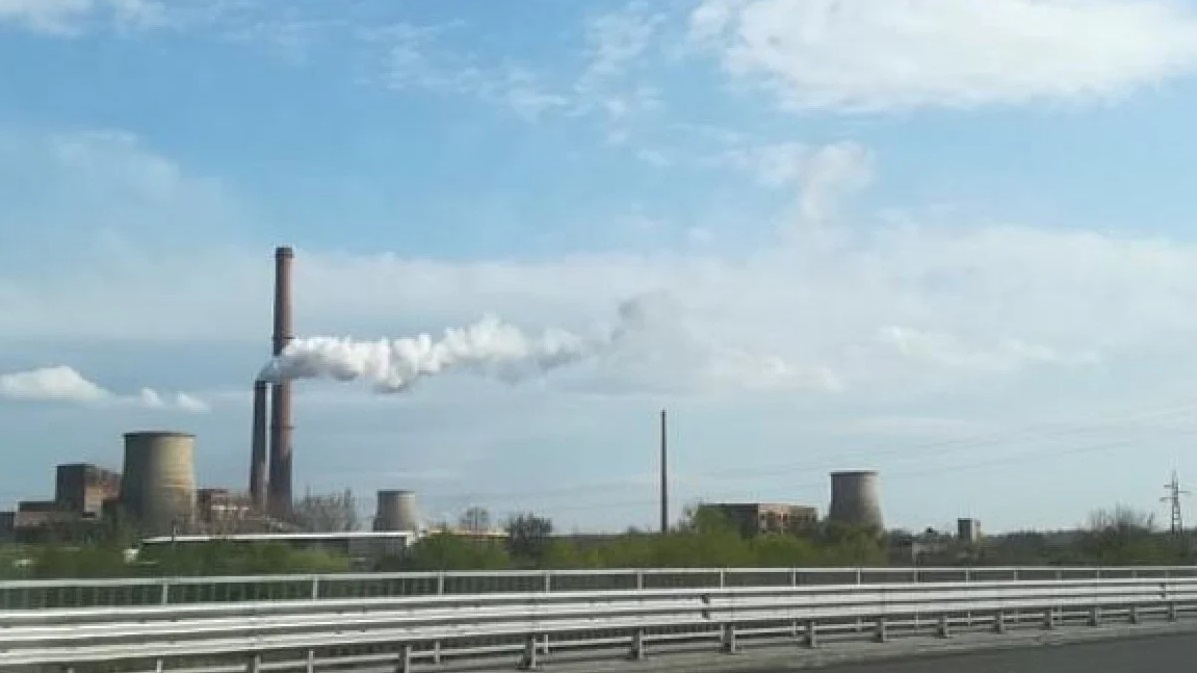 Работниците от затворената ТЕЦ "Марица 3" на протест в София