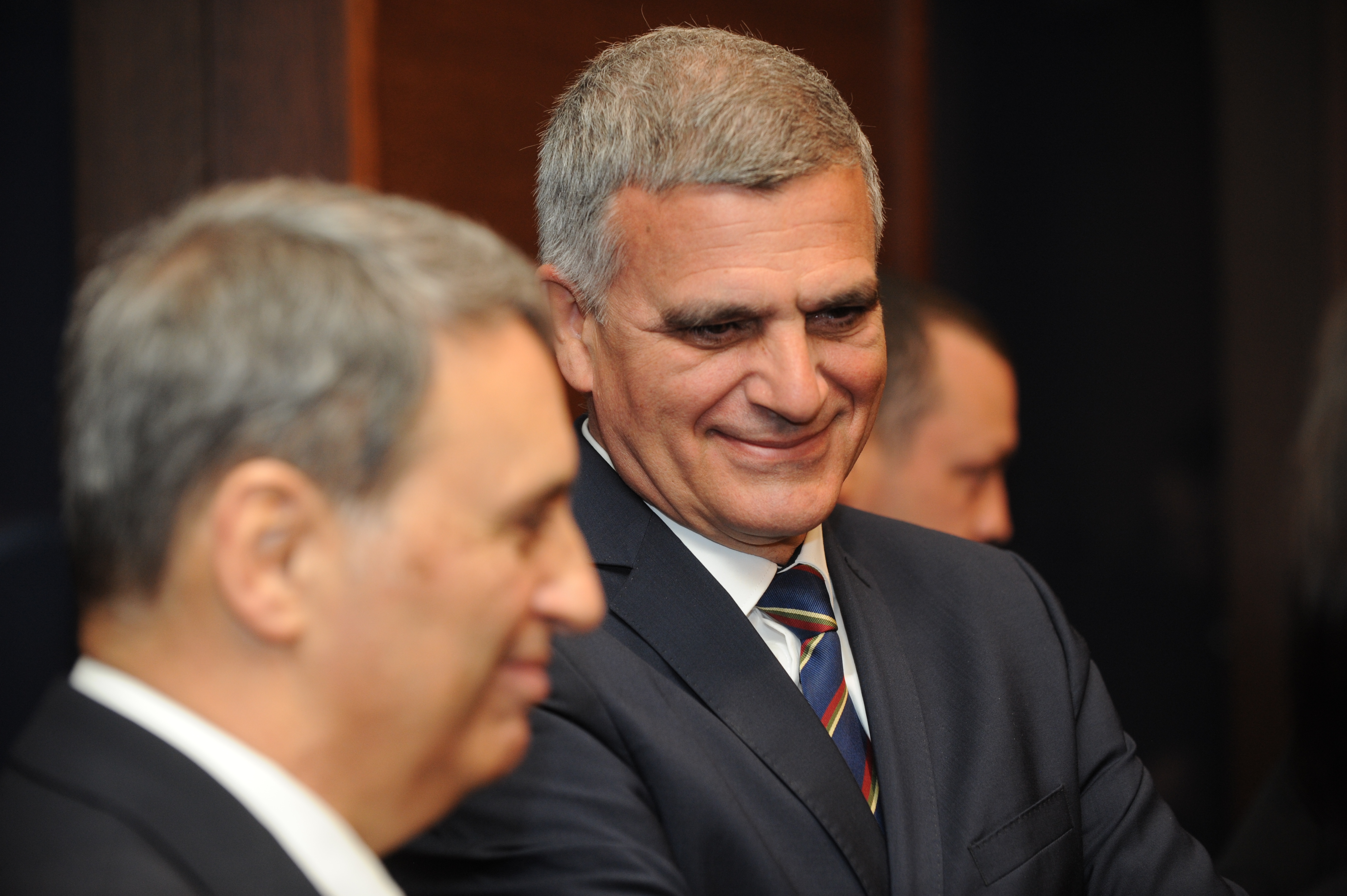 Янев започна обиколки, подготвя се за избори