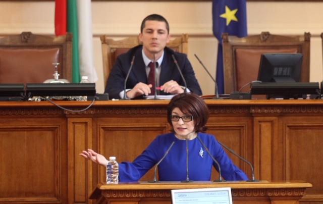 Скандал в Народното събрание заради спрени микрофони