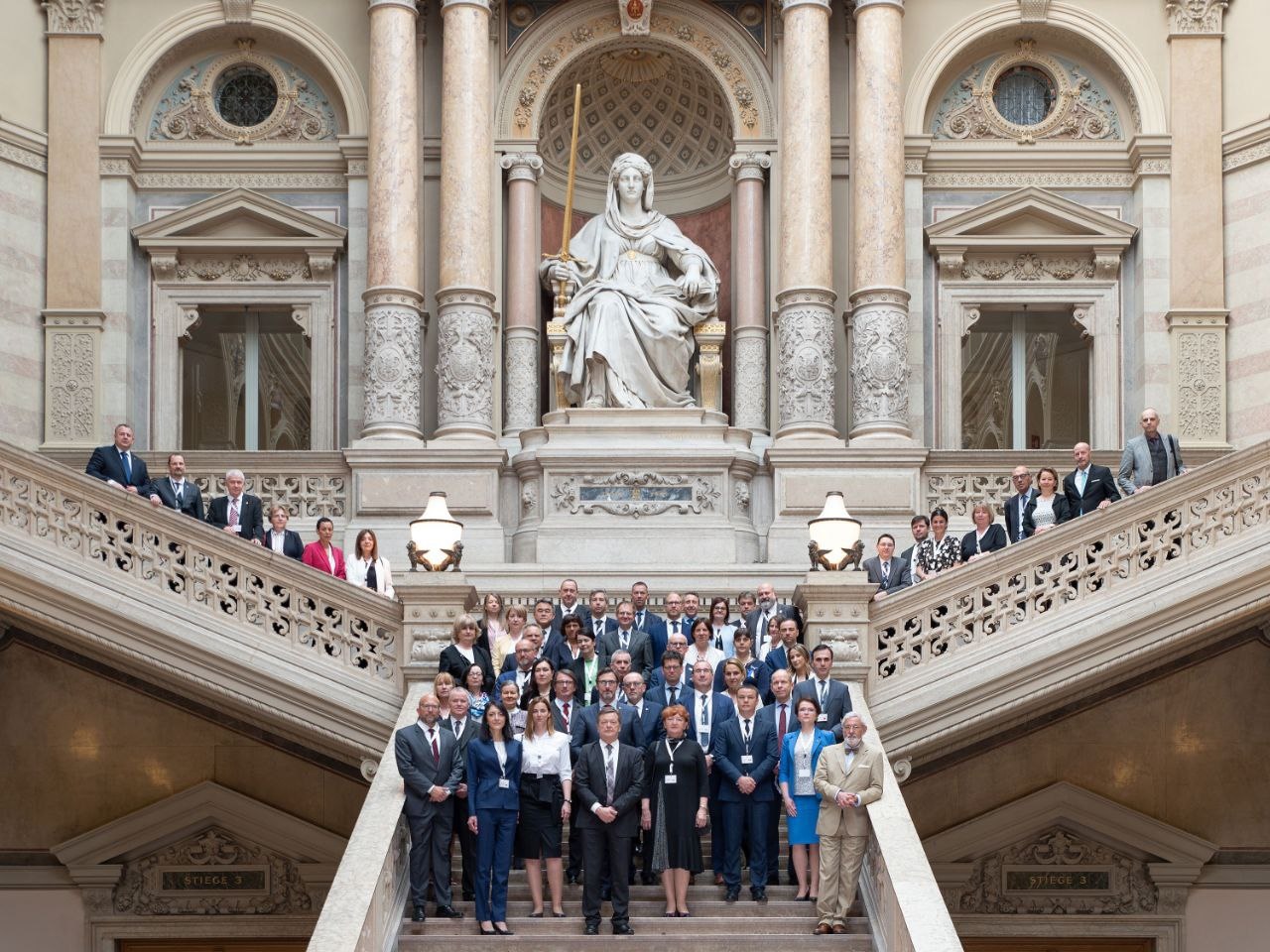 Нужни са усилия за гарантиране на независима съдебна власт