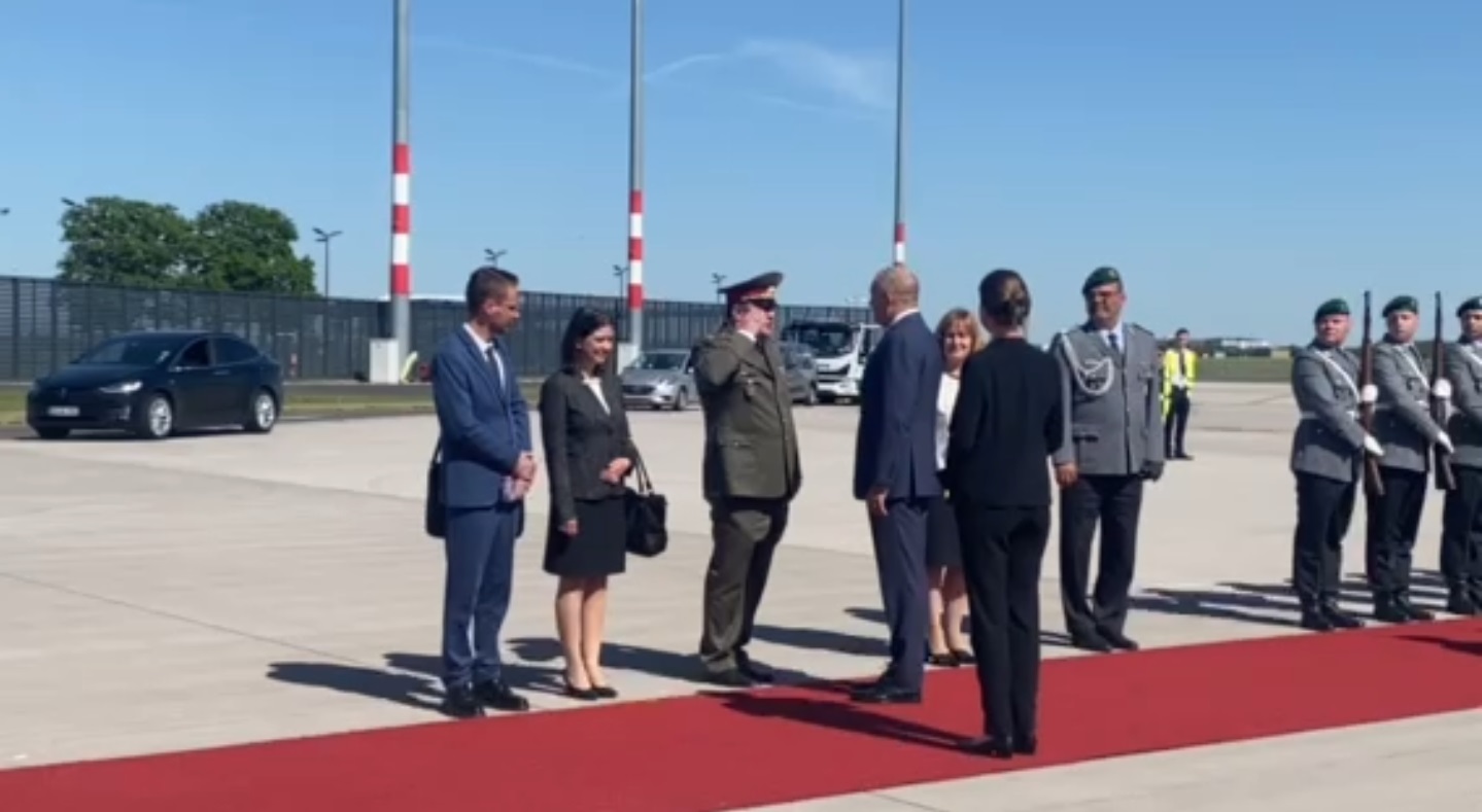 Радев започва посещението си в Германия със среща с българи в Берлин