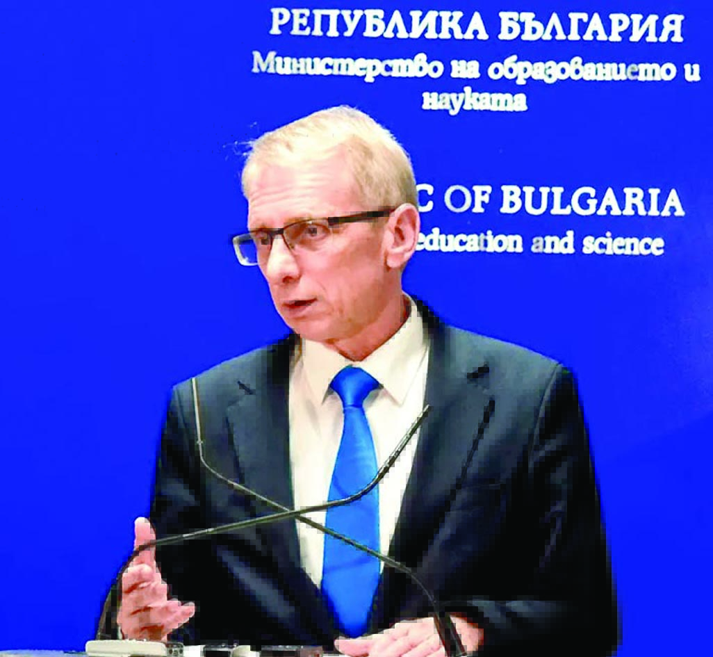 Денков гони масово професори