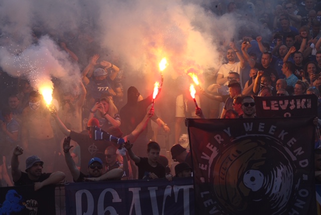 12-годишно дете е пострадало от хвърлен предмет на стадион "Васил Левски"