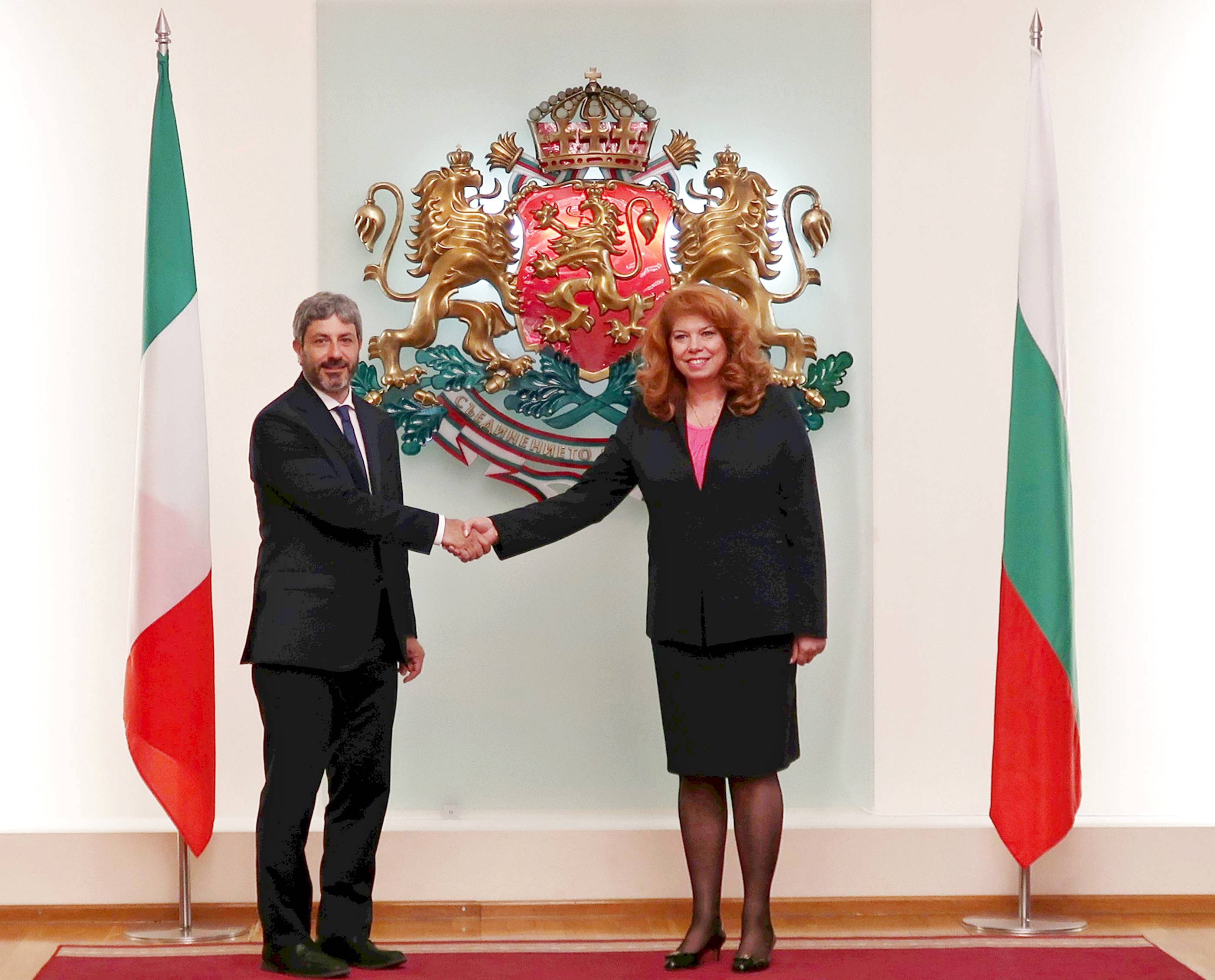 Илияна Йотова пред Роберто Фико: РСМ може да започне преговори след реални гаранции