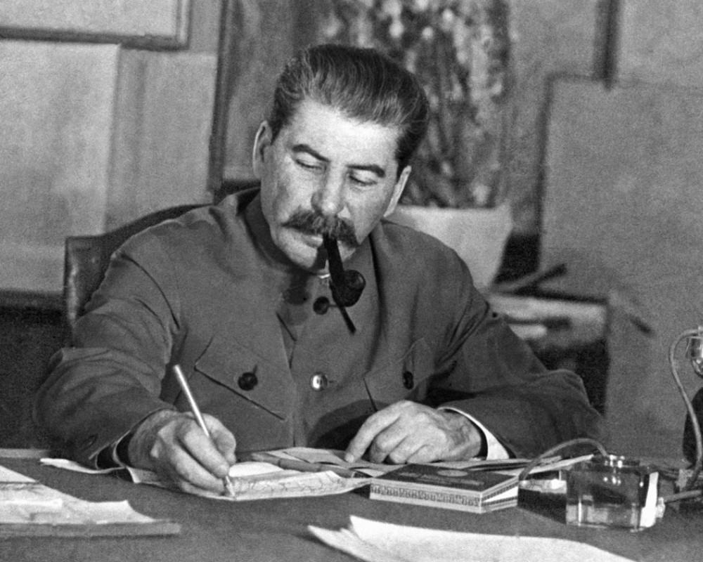 Сталин имал 25 000 книги, пишел обиди и псувни към авторите