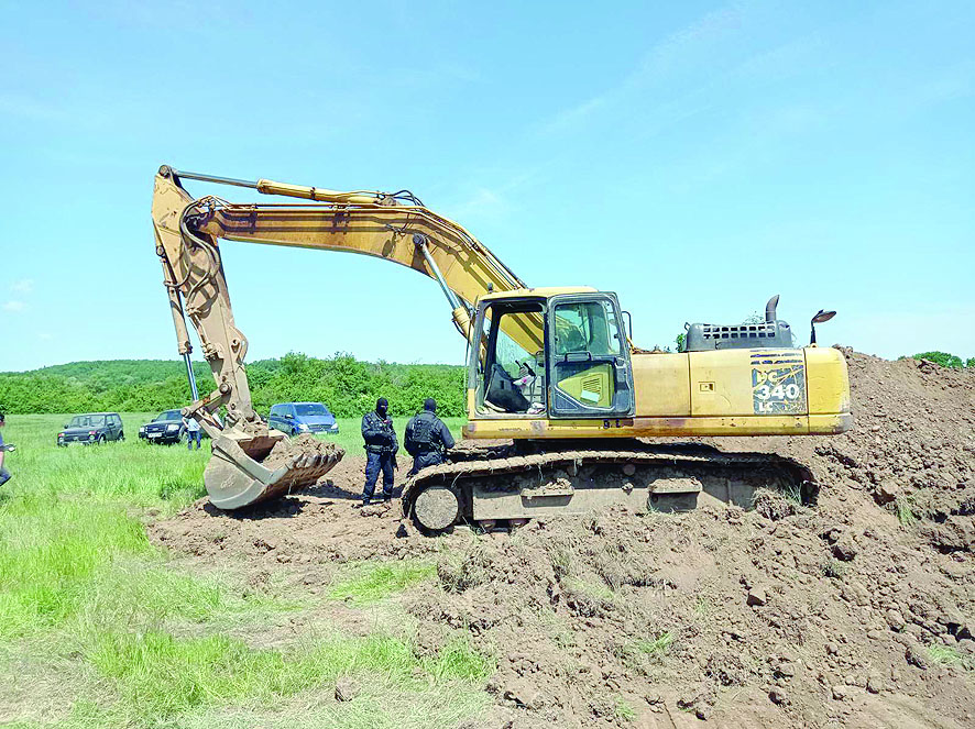 Копаят злато с багер до язовир „Огоста“