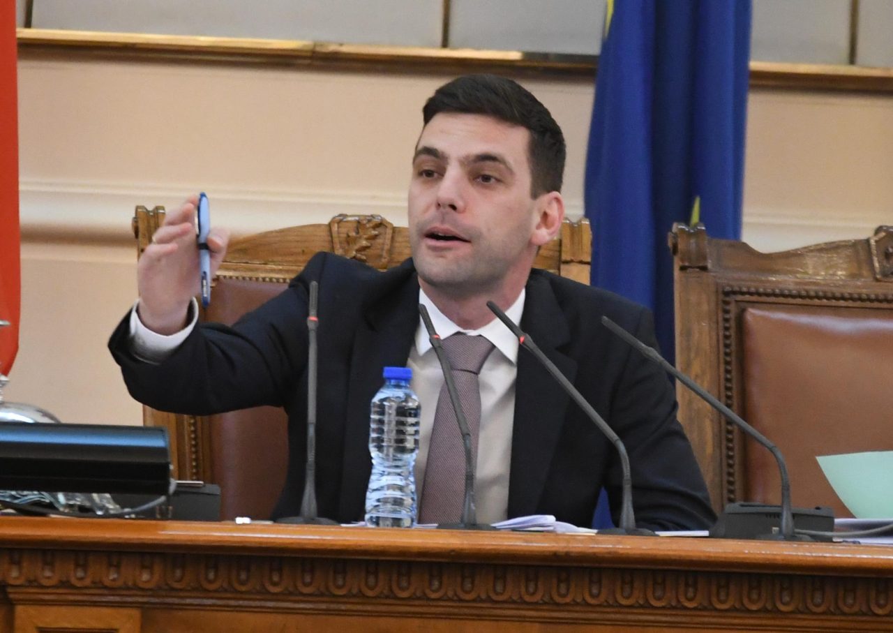 Никола Минчев не помни дали е подписал за решетките на входа на НС