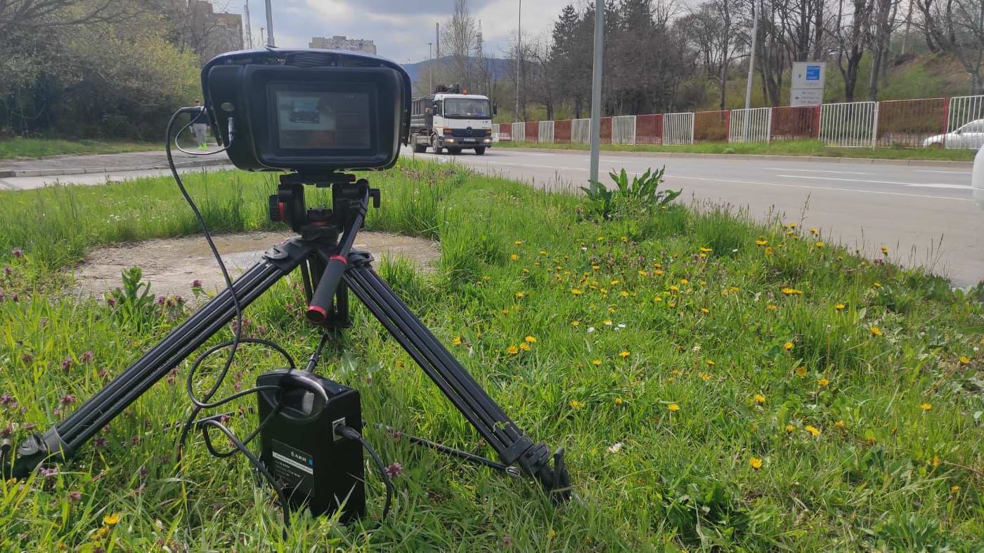 Тринога засече рекордьор със 125 км/ч през село