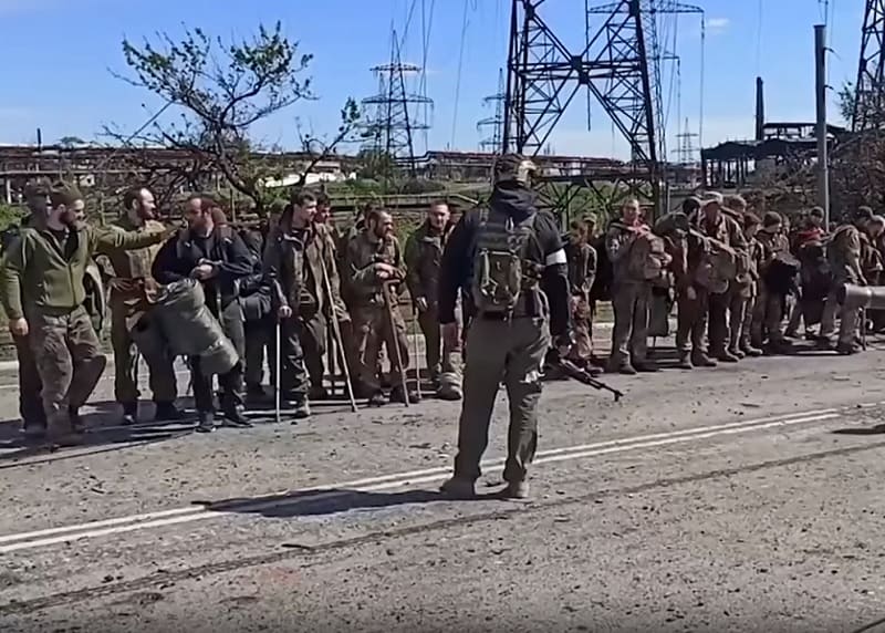 Над 1700 украински военни вече са се предали в „Азовстал“