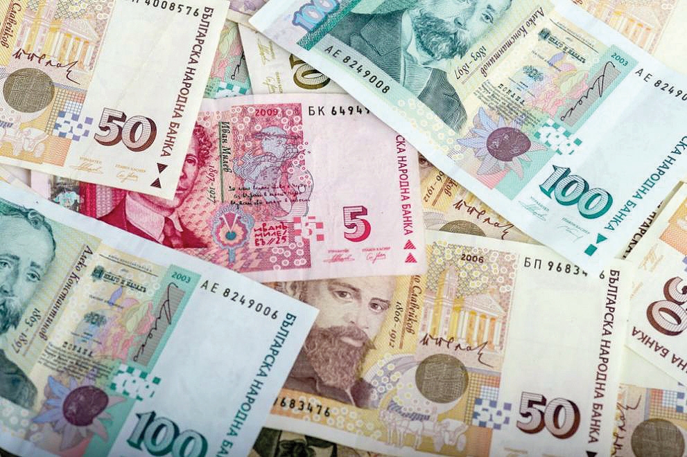 Увеличават се приходите на банките от лихви и такси