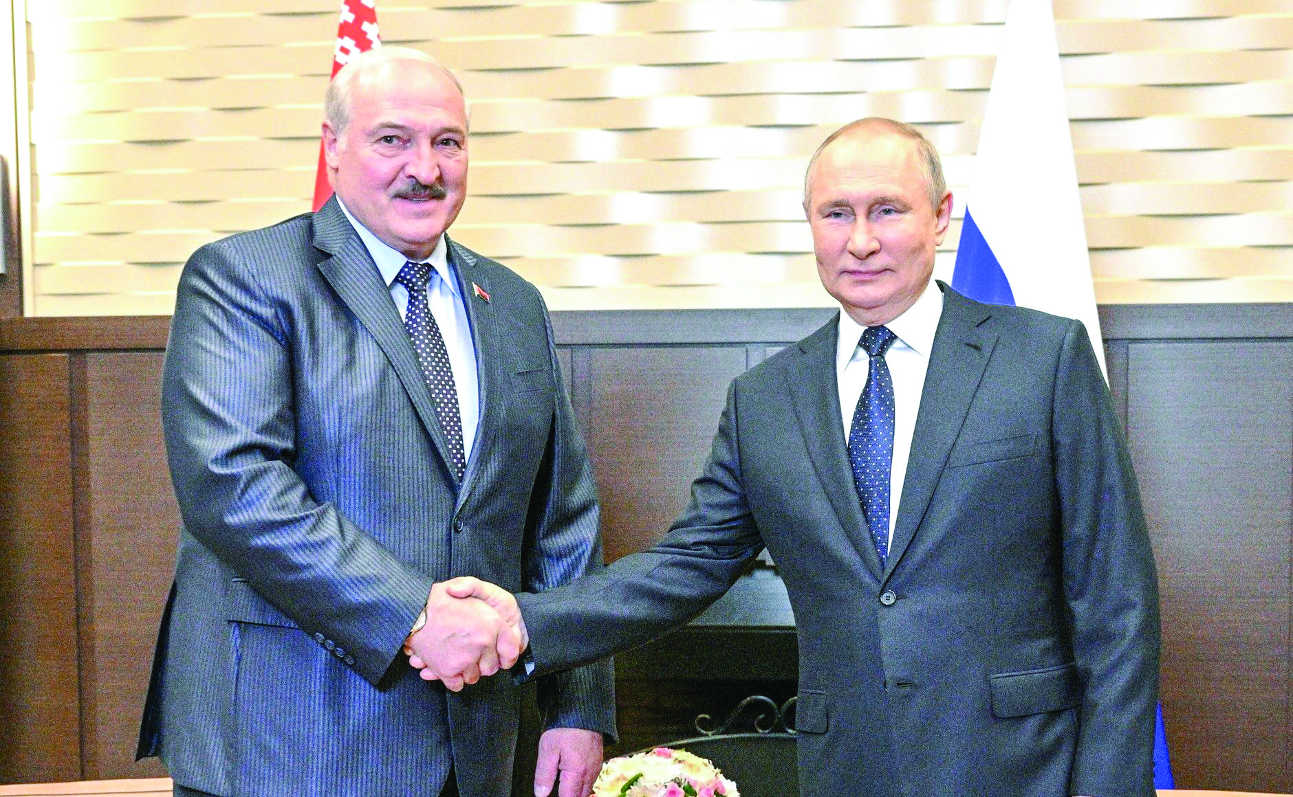 Путин: Русия удъ́ржа на санкционния удар (обзор)